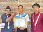 GMNI Beri Penghargaan Guru Korban Kekerasan Simbol Dukungan Moral bagi Pendidik Trenggalek GMNI Trenggalek, memberikan penghargaan kepada guru korban kekerasan.