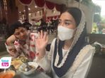 Rayakan Ulang Tahun ke-35 Bareng UMKM, Novita Hardini Dapat Kado Buku Pemikiran Bung Karno Ia menjadi seorang perempuan yang merasa telah "dilahirkan kembali" oleh Trenggalek.