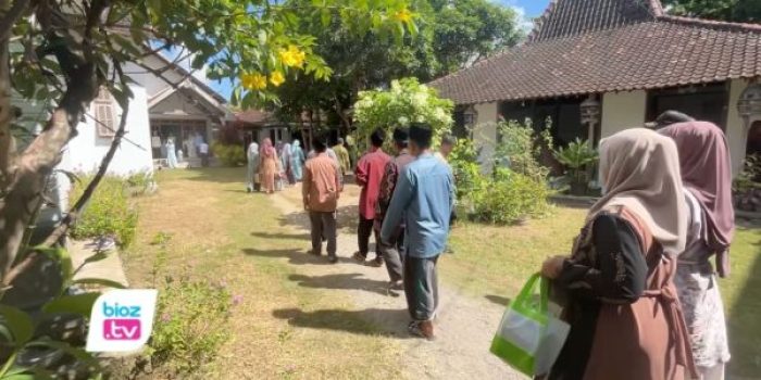 Ribuan warga pun bersiap menyambut tamu dengan sajian ketupat dan berbagai hidangan khas