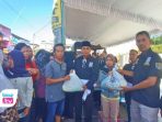 Ludes dalam 5 Jam! 1.000 Paket Sembako Murah PSHT Dongko Jadi Rebutan Warga Trenggalek Warga berburu paket sembako murah yang disediakan oleh Persaudaraan Setia Hati Terate atau PSHT Ranting Dongko