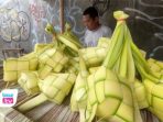 Geliat ekonomi musiman mulai mewarnai sudut-sudut Kabupaten Trenggalek menjelang puncak tradisi Lebaran Ketupat