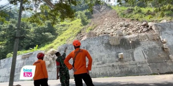 Ancaman longsor menghantui jalur nasional Trenggalek–Ponorogo di KM 16.