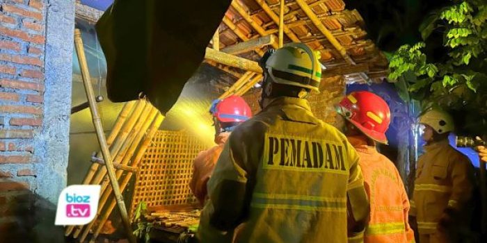 Kandang Kambing Terbakar di Gandusari, Api Merembet hingga Hanguskan Sebagian Atap Rumah Warga