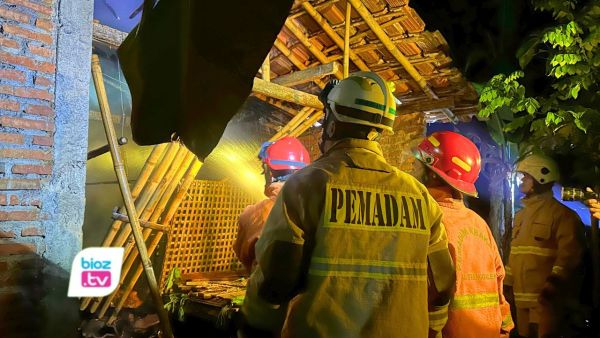 Kandang Kambing Terbakar di Gandusari, Api Merembet hingga Hanguskan Sebagian Atap Rumah Warga