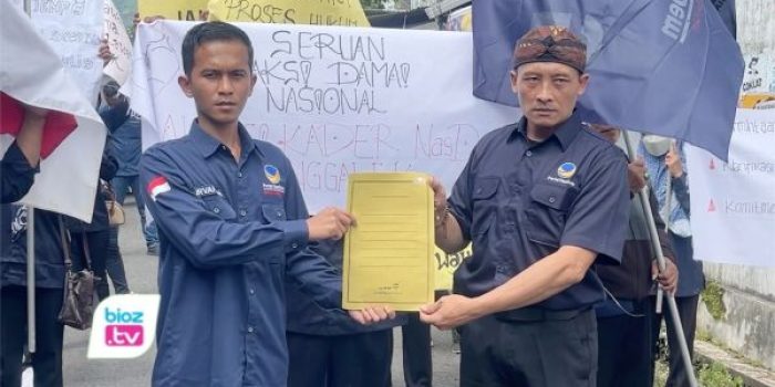 Partai NasDem melalui DPD Trenggalek menggelar aksi damai untuk memprotes pemberitaan Majalah Tempo edisi 13–16 April 2026.