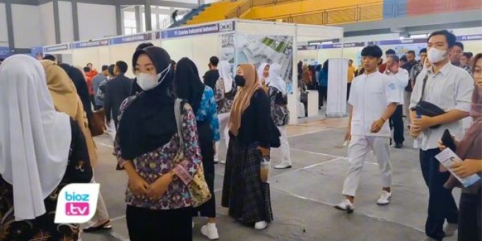 Pasar kerja di Kabupaten Trenggalek menunjukkan anomali.