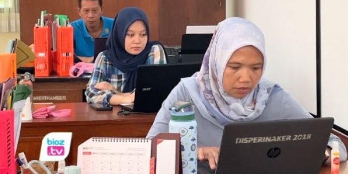 Program ini menyasar pekerja usia 18 hingga 65 tahun. Mulai dari asisten rumah tangga, sopir, pedagang kecil, buruh harian lepas, petani, hingga pekerja bangunan