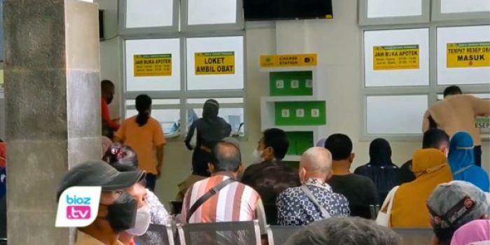 DPRD Trenggalek menyoroti antrean panjang pengambilan obat di Apotek RSUD dr Soedomo.