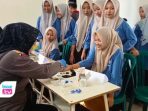 Cegah Penyakit di Pesantren, Dinkes Trenggalek Gelar Cek Kesehatan Gratis untuk 700 Santri Ar-Ridwa Dinas Kesehatan PPKB Trenggalek menggelar cek kesehatan gratis (CKG) massal bagi 700 santri Pondok Pesantren Ar-Ridwan