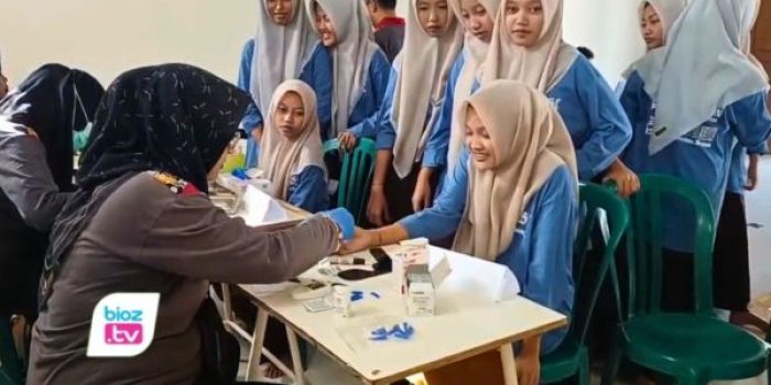 Dinas Kesehatan PPKB Trenggalek menggelar cek kesehatan gratis (CKG) massal bagi 700 santri Pondok Pesantren Ar-Ridwan
