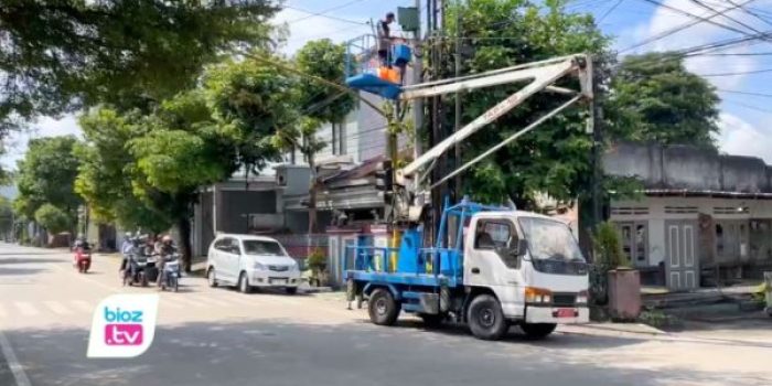 Warga Trenggalek membayar Pajak Penerangan Jalan (PPJ) 10% setiap bulan lewat PLN