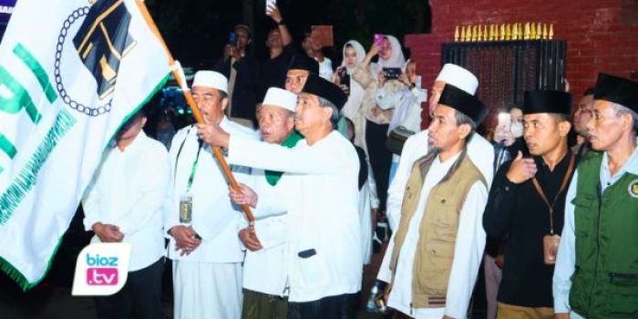 Suasana haru mewarnai pemberangkatan 451 jemaah haji asal Trenggalek ke Tanah Suci