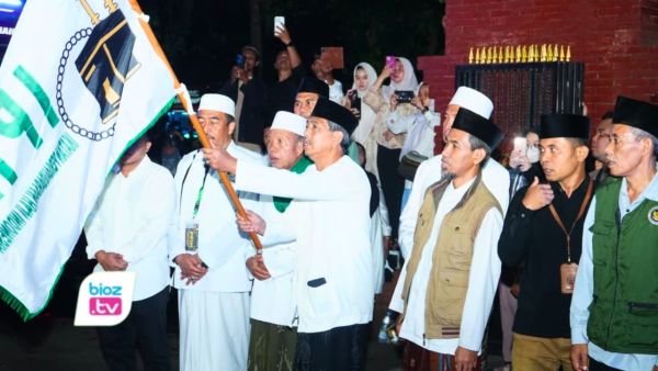 Suasana haru mewarnai pemberangkatan 451 jemaah haji asal Trenggalek ke Tanah Suci