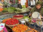 Harga cabai merah besar mengalami kenaikan. Sementara harga cabai rawit merah justru mulai turun