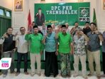 Hari Fraksi Ke-8 Petani dan UMKM Curhat ke PKB Trenggalek, Jalan Becek & Penjualan Produk Jadi Keluhan Petani dan pelaku UMKM mengadukan berbagai persoalan kepada DPC PKB Trenggalek