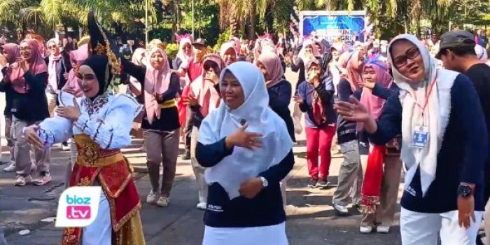 Sebanyak 1.060 guru TK memadati Alun-Alun Trenggalek dan menampilkan Joget dan Tari