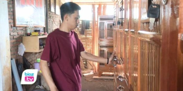 Kandang Ayam Premium Karya Pemuda Durenan Ini Laris hingga Luar Pulau, Antrian Hingga 5 Bulan Iwan Pebrilian sukses mengubah hobinya menjadi bisnis kandang ayam Bangkok premium di Trenggalek