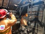 LPG Bocor Saat Rebus Daging, Dapur Rumah Warga Watulimo Trenggalek Ludes Terbakar! Kebakaran hebat melanda dapur rumah warga Desa Sawahan, Watulimo, Trenggalek