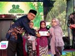Murkam ST, membakar semangat puluhan siswa RA Al-Hikmah dan MI Pakel Watulimo yang resmi lulus tahun ini