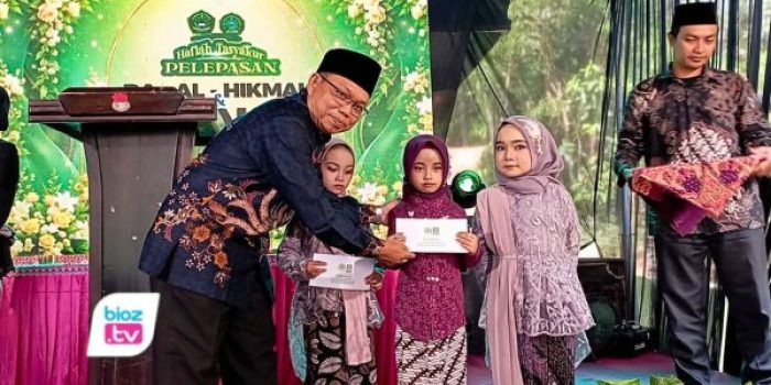 Murkam ST, membakar semangat puluhan siswa RA Al-Hikmah dan MI Pakel Watulimo yang resmi lulus tahun ini