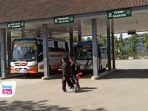 Tarif Bus Trenggalek–Tulungagung Tetap Rp8 Ribu, Tapi Kok Ada Penumpang Bayar Rp10 Ribu? Terminal Surodakan Trenggalek menegaskan tarif bus resmi tidak naik. Namun, sejumlah penumpang mengaku membayar Rp10 ribu.
