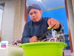 MB Dwijaharmaji juga merawat manuskrip kuno dengan teknik khusus sebagai upaya melestarikan warisan sejarah dan budaya