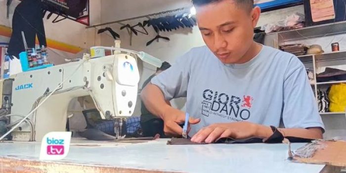 Dari Paksaan Jalan Hidup Kisah Santri Asal Durenan Menjahit Masa Depan dari Usaha Konveksi Kisah inspiratif Ahmad Fajar Aziz, santri asal Durenan Trenggalek yang sukses membangun usaha konveksi