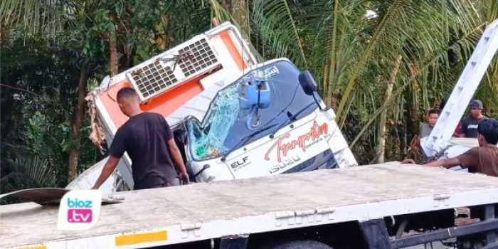 Tim gabungan membutuhkan waktu hingga lima jam untuk mengevakuasi truk pengangkut ikan yang masuk jurang