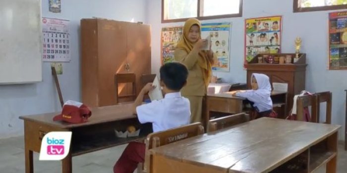 PGRI Trenggalek menilai krisis demografi, menjamurnya sekolah baru, dan tumpang tindih regulasi menjadi pemicu berkurangnya murid SD negeri.