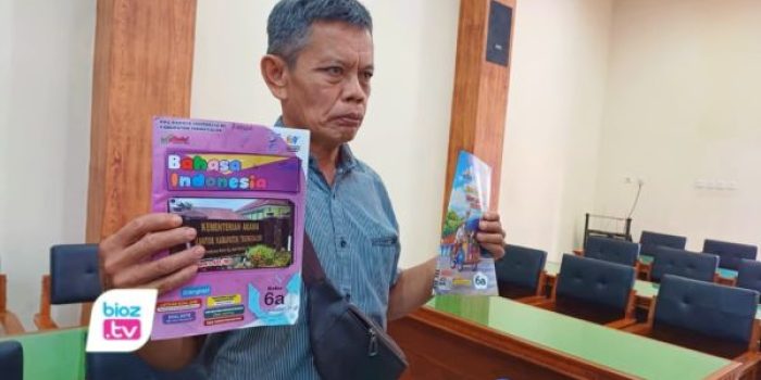 Wali murid MIN 1 Trenggalek menyiapkan hearing jilid II di DPRD.