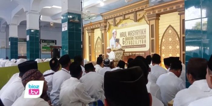 Sebanyak 2.700 jemaah memadati Ponpes Darussalam Jajar Trenggalek untuk mengikuti Baiatan Tarekat Syadziliyah ke-18