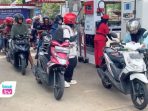 Tak Ada Larangan, Kendaraan Mati Pajak Tetap Bisa Isi Pertalite dan Solar Subsidi di Trenggalek Isu kendaraan mati pajak dilarang membeli Pertalite dan Bio Solar dipastikan belum berlaku di Trenggalek.