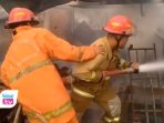 38 Kebakaran Terjadi di Trenggalek Selama 6 Bulan, Kelalaian Warga Jadi Penyebab Utama Petugas Damkar menangani 38 kasus kebakaran di Trenggalek sejak Januari hingga pertengahan Juli 2026