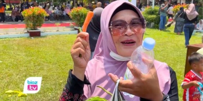 sengaja pulang ke Trenggalek untuk ikut berebut berkah gunungan hasil bumi pada puncak Hari Jadi ke-832 Trenggalek.