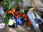 Pikap Angkut Rak KDMP Terjun ke Sungai Sedalam 7 Meter di Gandusari Trenggalek, Korban di RSUD Mobil pikap pengangkut rak Koperasi Desa Merah Putih terjun ke sungai sedalam 7 meter di Sukorame Trenggalek.