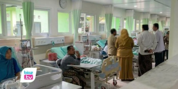 RSUD dr. Soedomo Trenggalek pernah menangani pasien hemodialisis berusia 15 tahun.