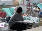Tak Selamanya Cuci Darah Seumur Hidup, 11 Pasien RSUD Trenggalek Berhasil Lepas dari Mesin RSUD dr. Soedomo Trenggalek mencatat 11 pasien cuci darah berhasil bebas dari mesin.